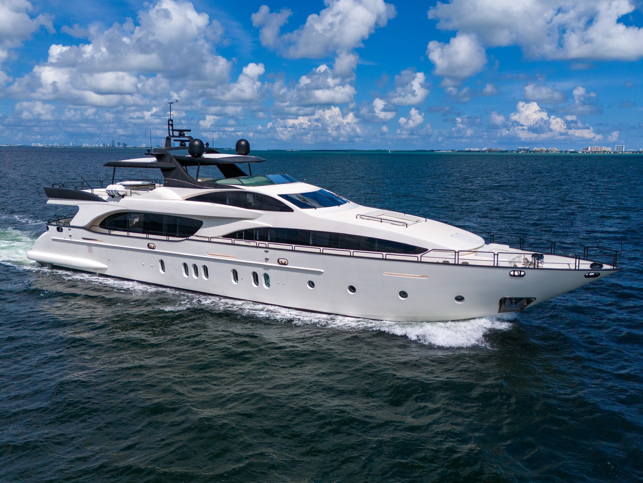 AZIMUT 130ft
