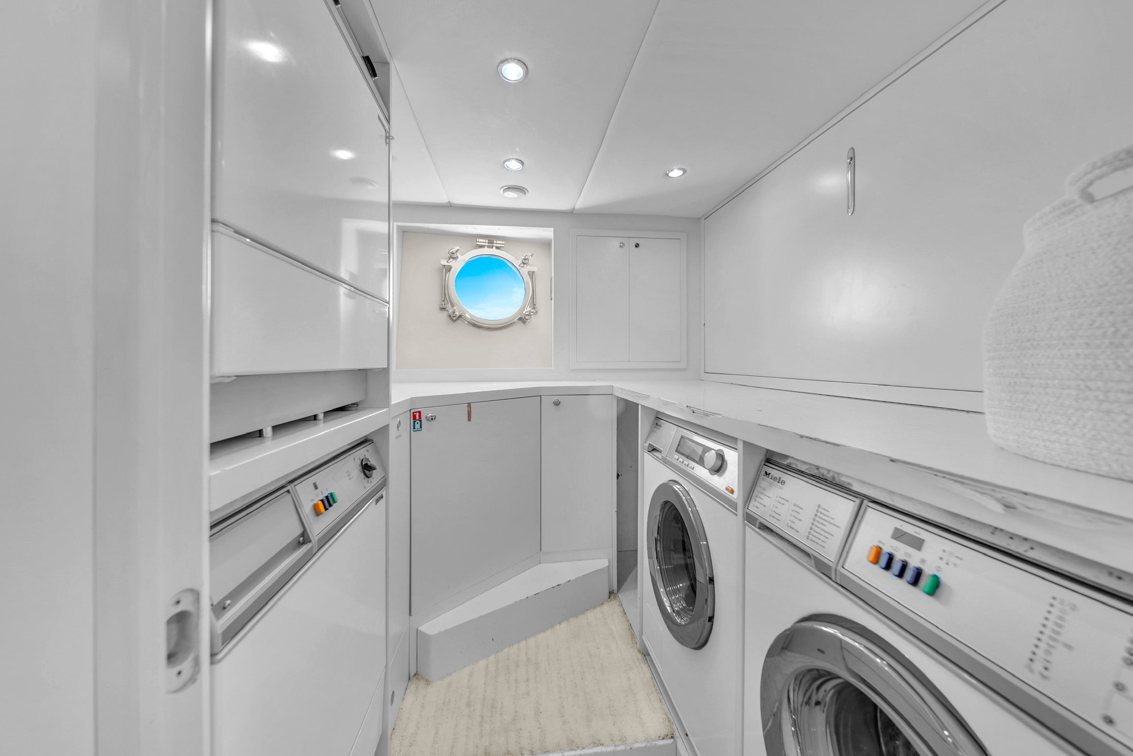AZIMUT 130ft