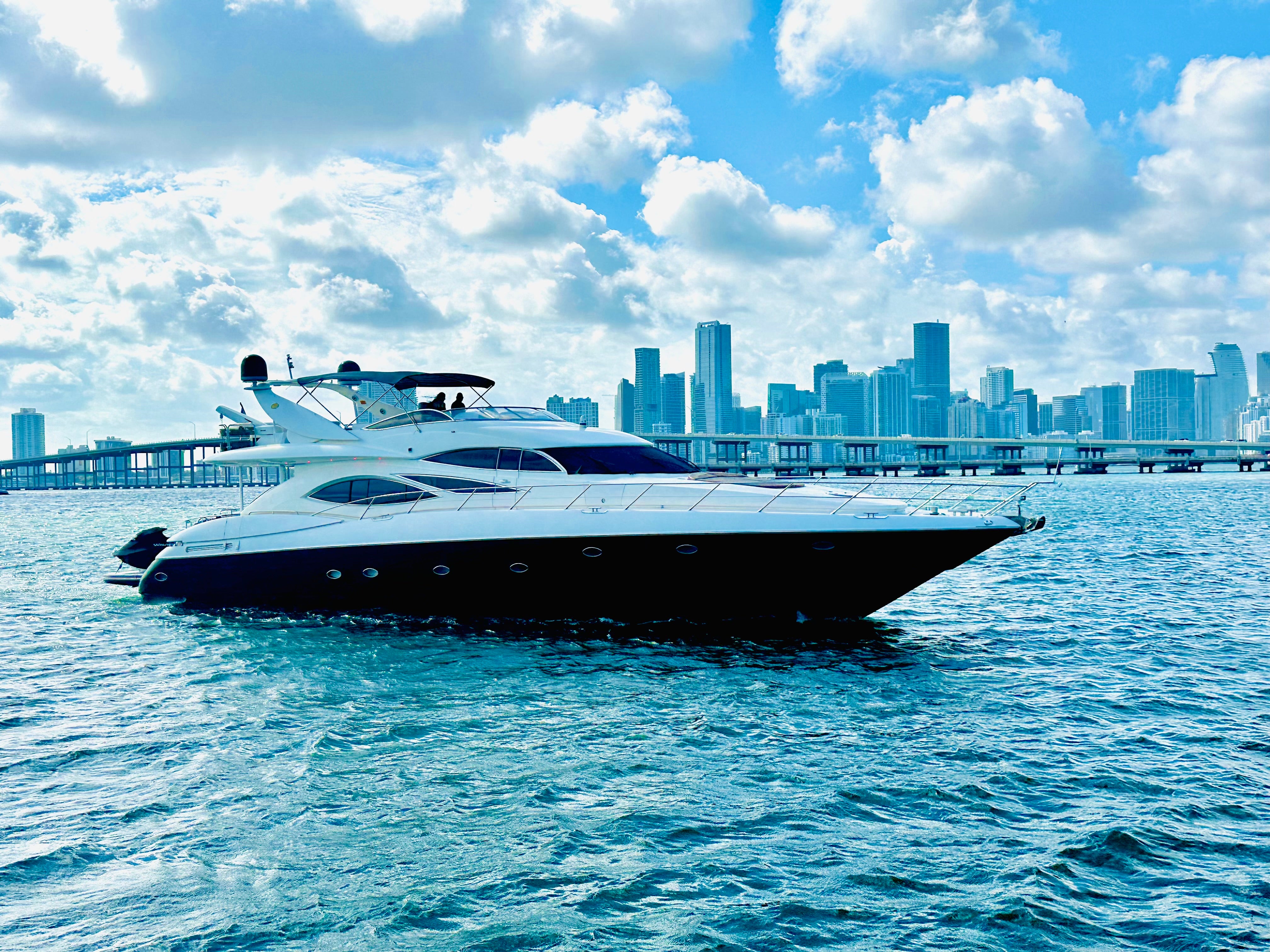 SUNSEEKER 90'