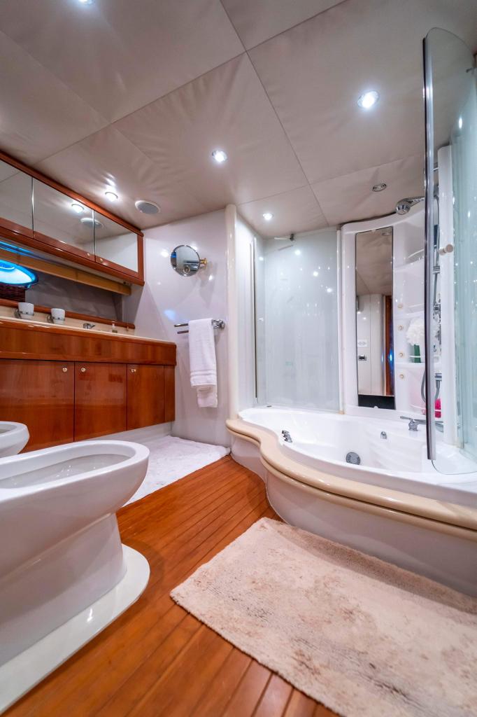 SUNSEEKER 90'