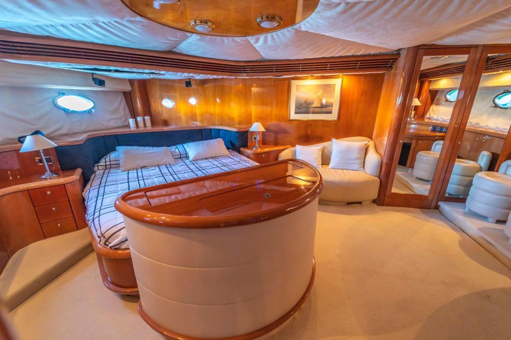 SUNSEEKER 90'